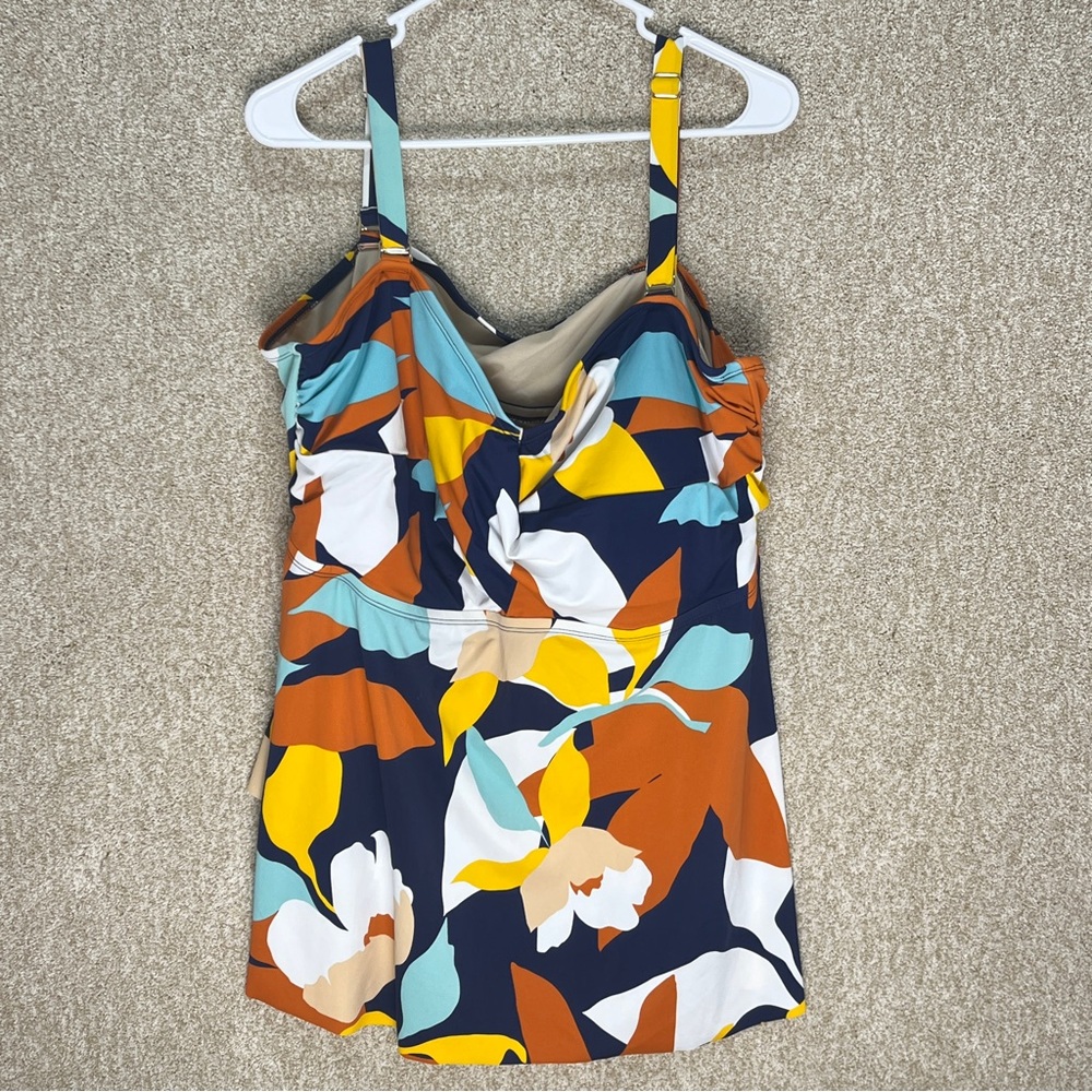 NWT EVRI Navy Multi Floral Swimsuit top skye twist front tankini size 4X‎ flawed